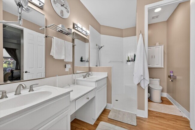 Building Photo - 6689 Southport Dr