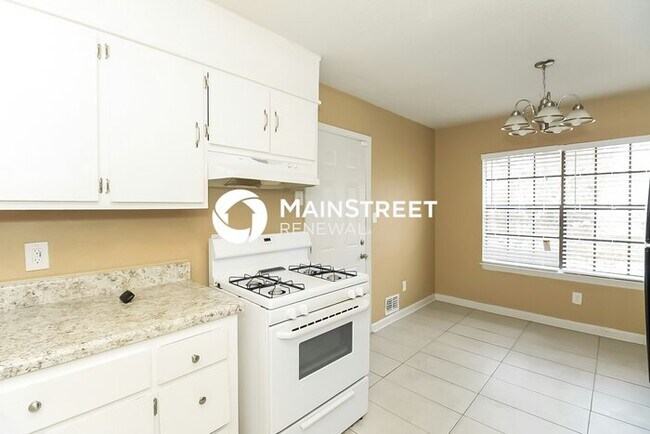 Building Photo - 4 Bedroom Pet-Friendly Home in Atlanta, GA with Main Street Renewal