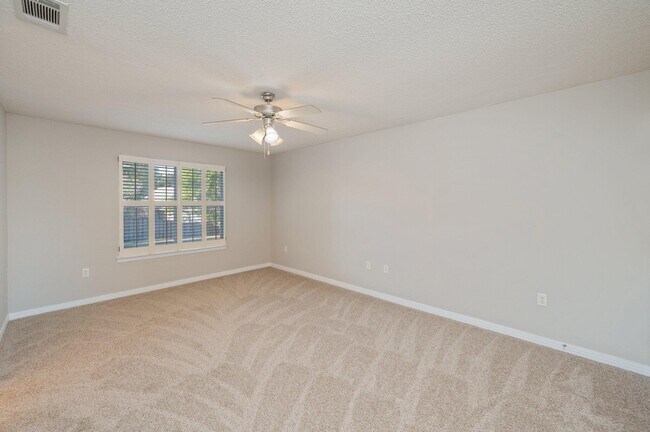 Building Photo - 546 Tikell Dr