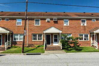 Building Photo - 2222 Arctic Ave