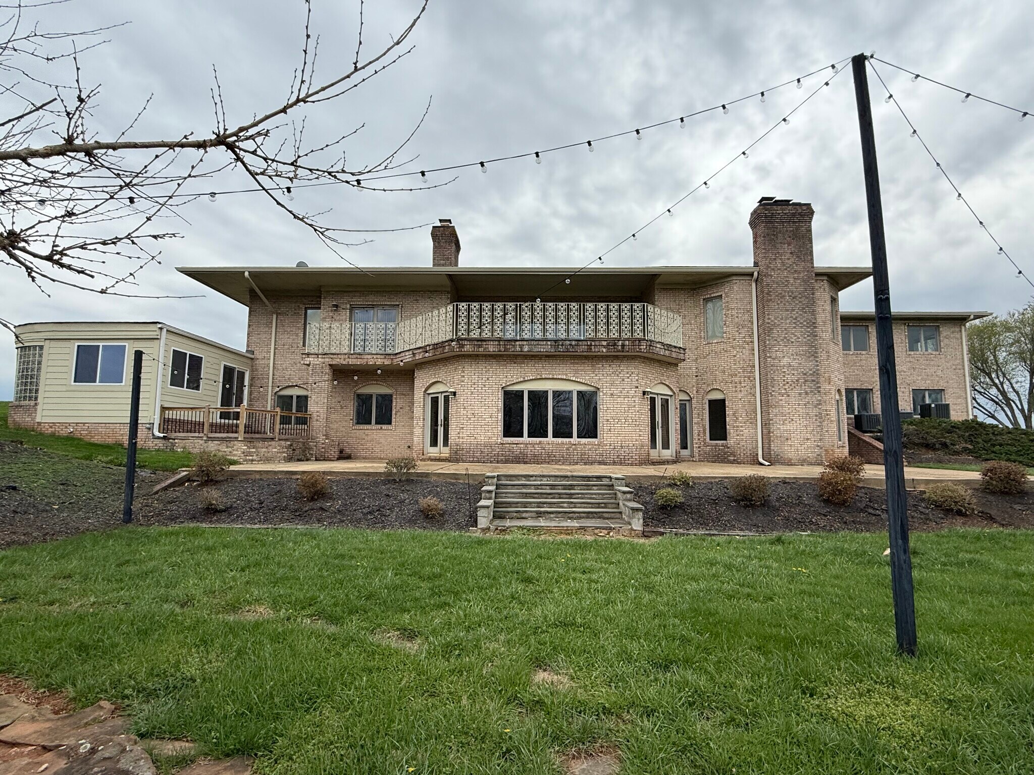 Back of House - 18020 Edwards Ferry Rd