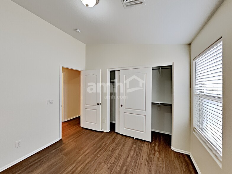 Building Photo - 15848 W Linden St