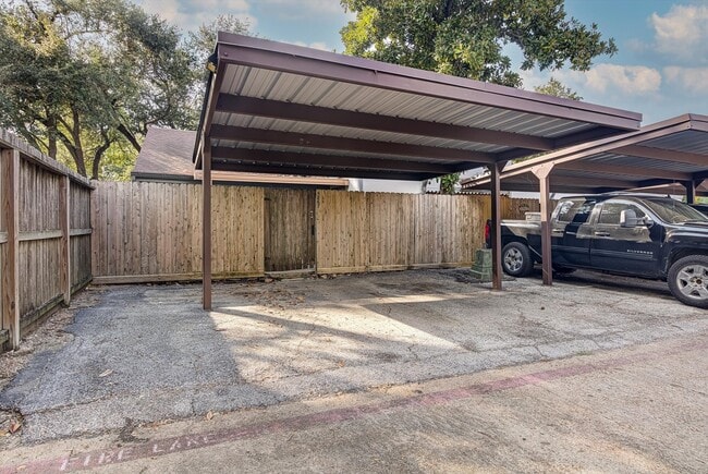 Building Photo - 5867 Village Forest Ct