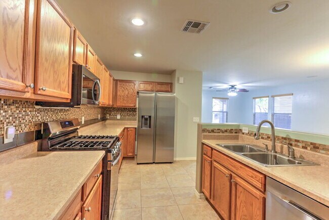 Building Photo - Rancho Sahuarita