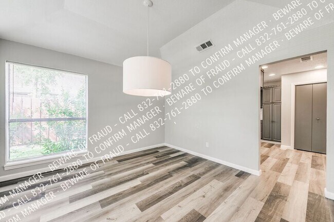 Building Photo - 8805 Wood Glen Dr