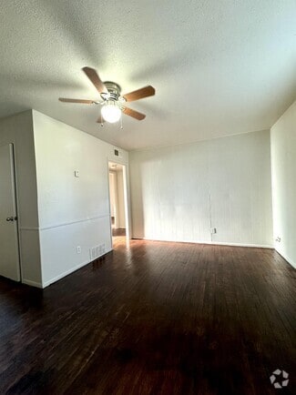 Building Photo - 2811 Duncan Dr