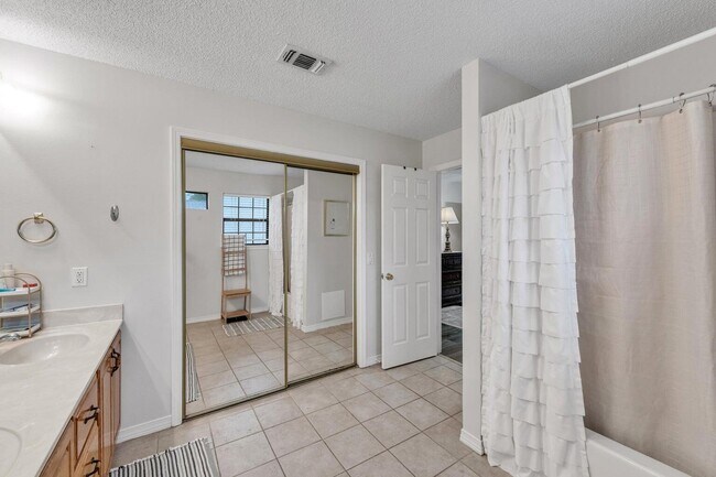 Building Photo - 6453 Garden Dr