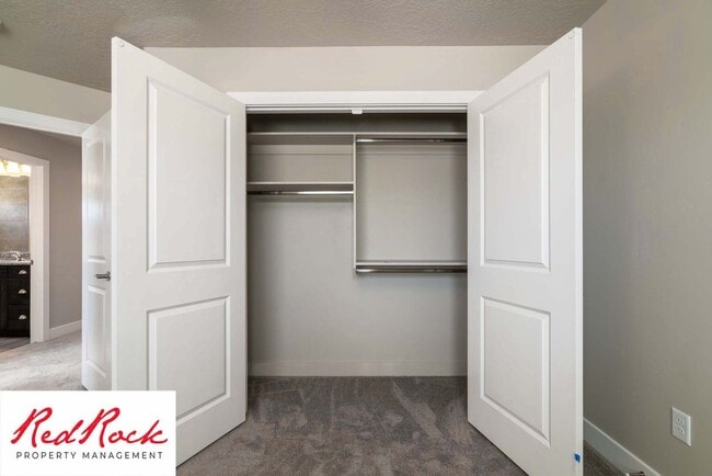 Building Photo - 3 Bedroom Hurricane Townhome With Scenic Views