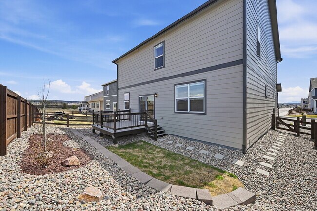 Building Photo - $2,695.95- 3 bed, 2.5 bath Home in Monument with Central AC and 2 Car Garage!