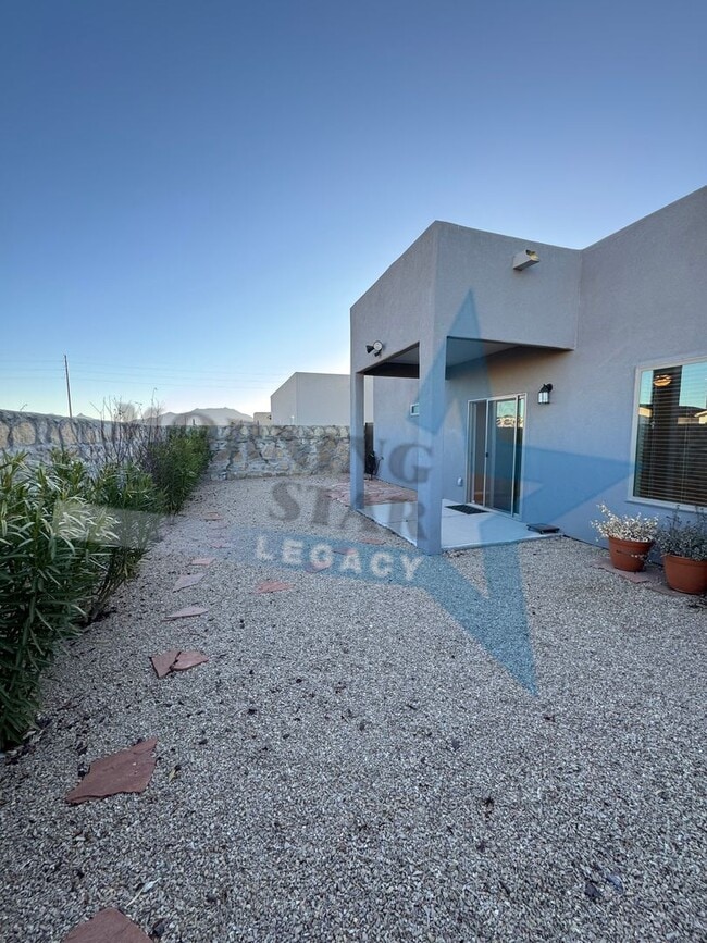 Building Photo - Newer home in desirable Metro area!