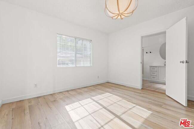 Building Photo - 1174 S Highland Ave