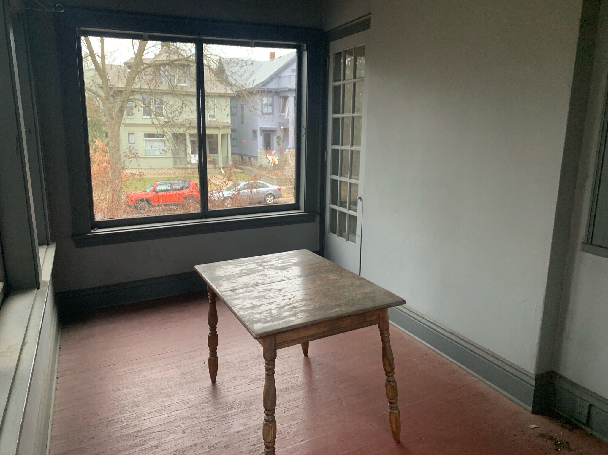 Building Photo - 589 Lincoln Ave