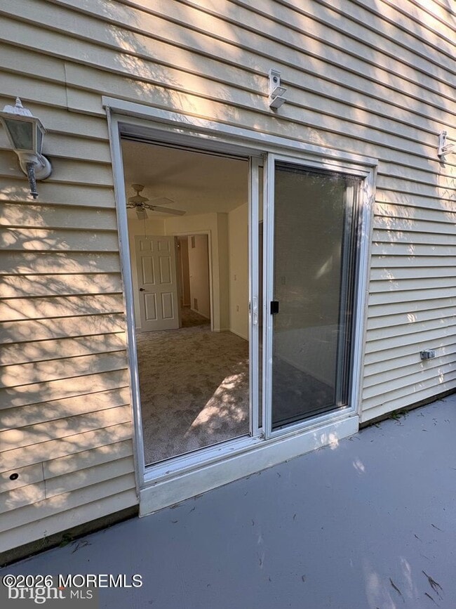 Building Photo - 2 Elm Ct