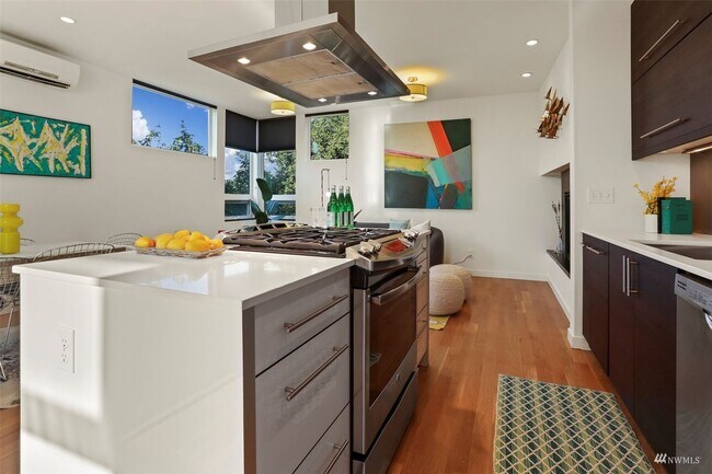 Building Photo - Magnolia Stunner with VIEWS galore from ro...