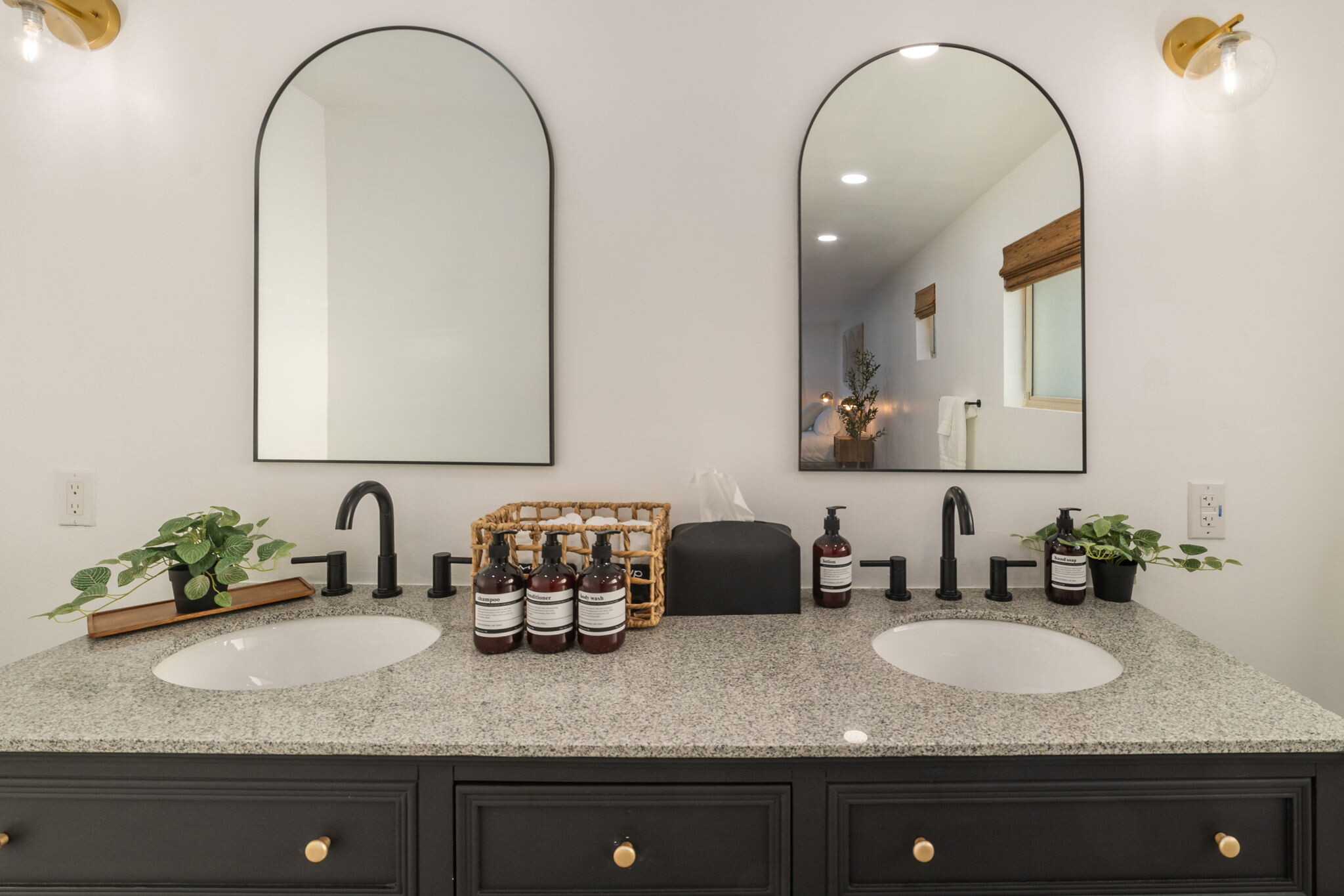 Double sink Vanity - 11205 E Chuckwagon Cir