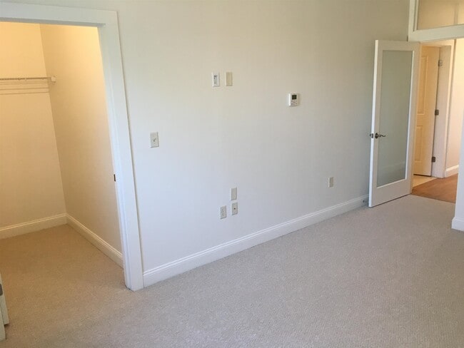 Building Photo - 875 Elm St