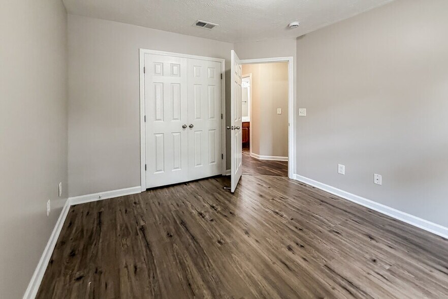Building Photo - 804 Birchmill Point N