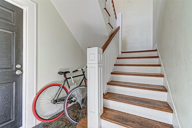 Building Photo - 1024 Heights Blvd