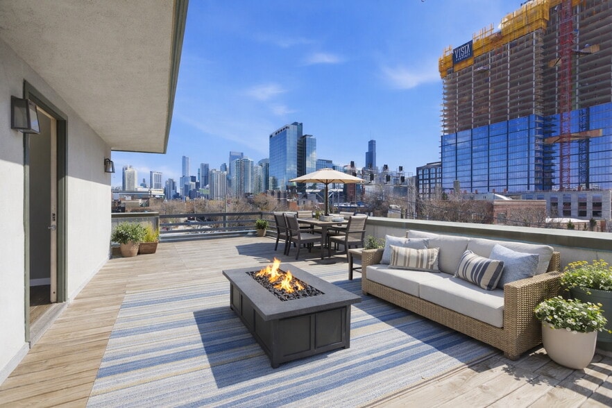 Building Photo - 448 N Carpenter St