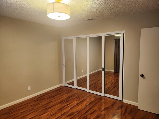 Building Photo - 131 Montana St