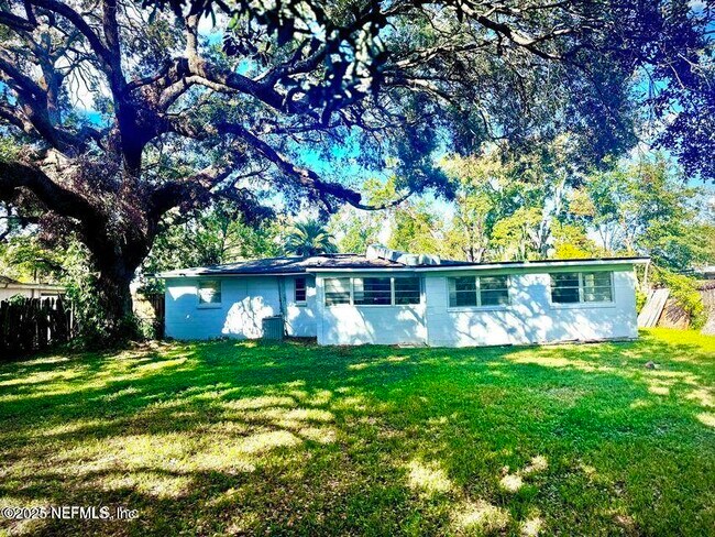 Building Photo - 6422 Solandra Dr