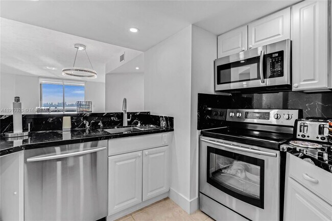 Building Photo - 5880 Collins Ave