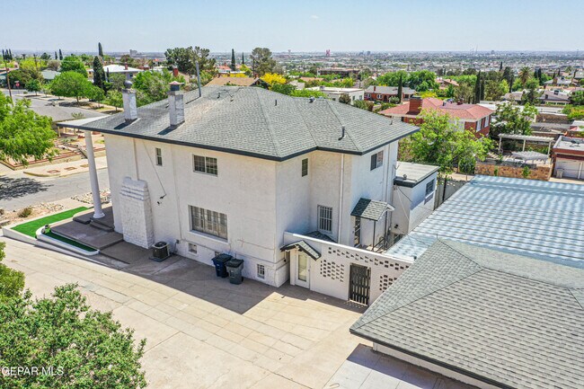 Building Photo - 1701 Elm St