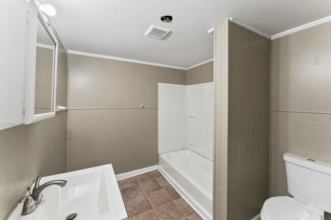 Building Photo - "Charming 2-Bed, 1-Bath Gem on Avenue H – ...