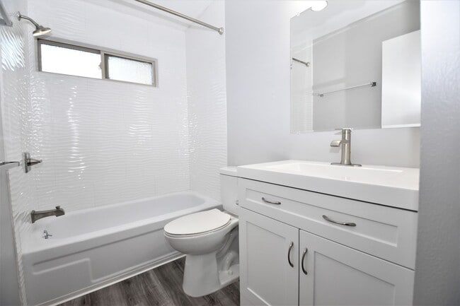 Building Photo - 8744 Woodman Way