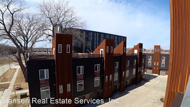 Building Photo - 708 SE 6th St