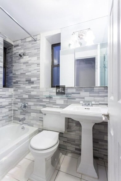 Building Photo - Mott Street