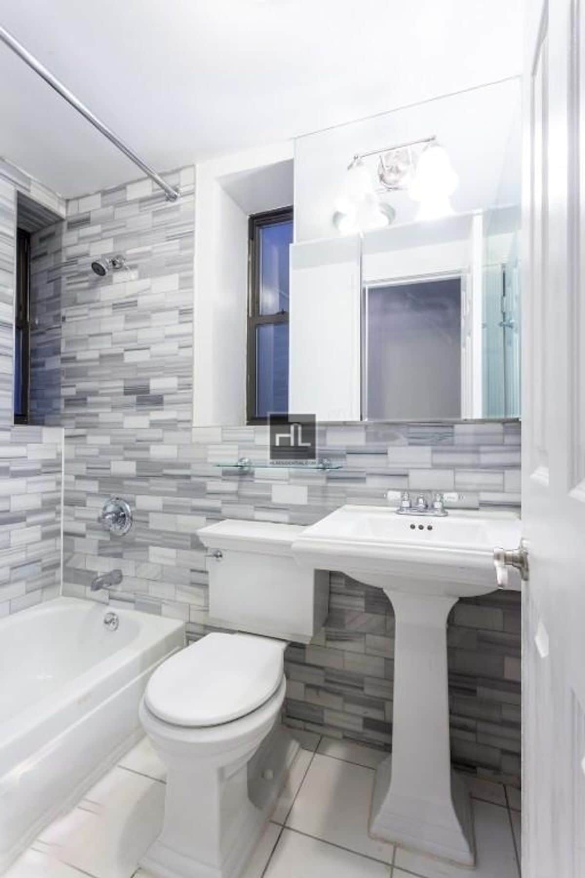 Building Photo - MOTT ST.