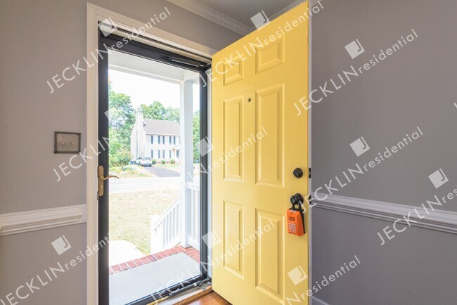 Building Photo - 2329 Horsley Dr