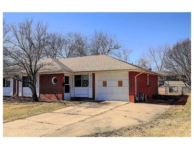 Primary Photo - Charming 2 Bedroom 1 Bath Duplex in Parkda...