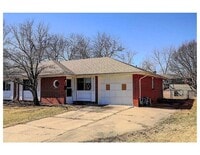 Building Photo - Charming 2 Bedroom 1 Bath Duplex in Parkda...