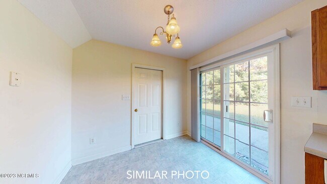 Building Photo - 104 E Coopers Ct