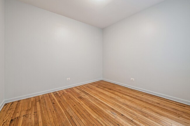 Building Photo - 308 N Kedzie Ave