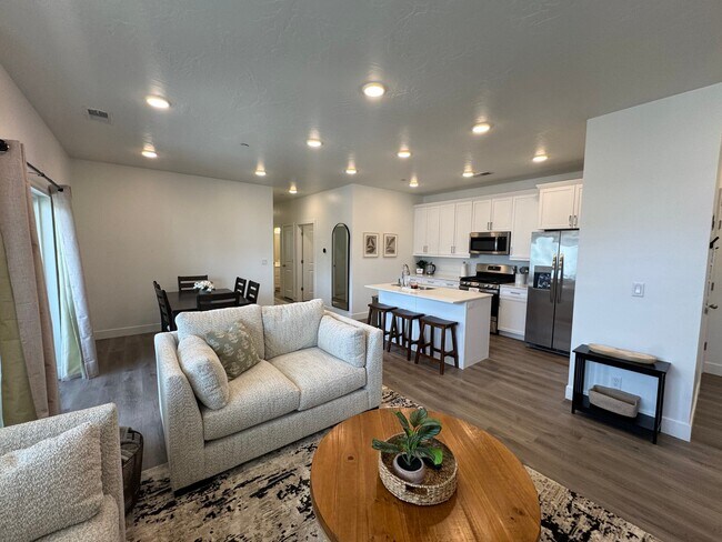 Building Photo - 5801 S Garnet Dr