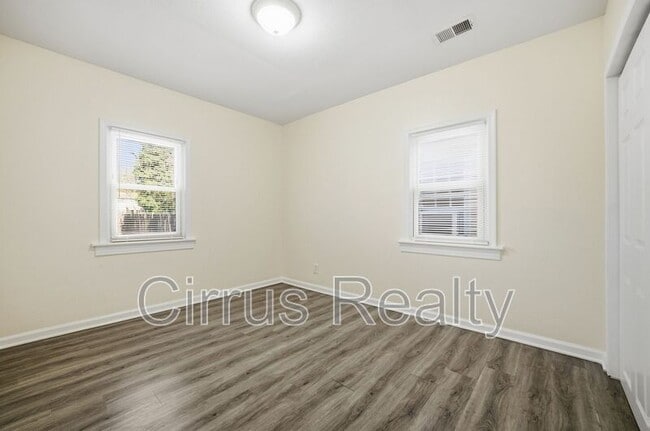 Building Photo - 1215 26th St