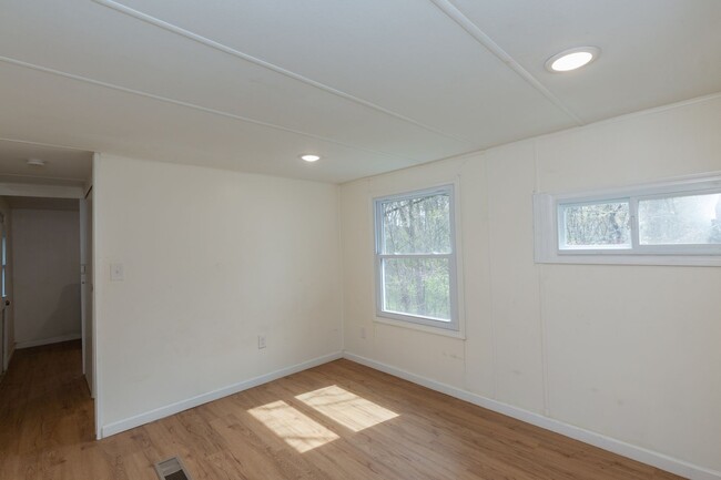 Building Photo - 2 Bed, 2 Full Bath Single Family Home in H...