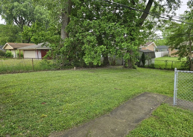 Building Photo - Charming 3-Bedroom Ranch with Modern Updates and Ample Parking