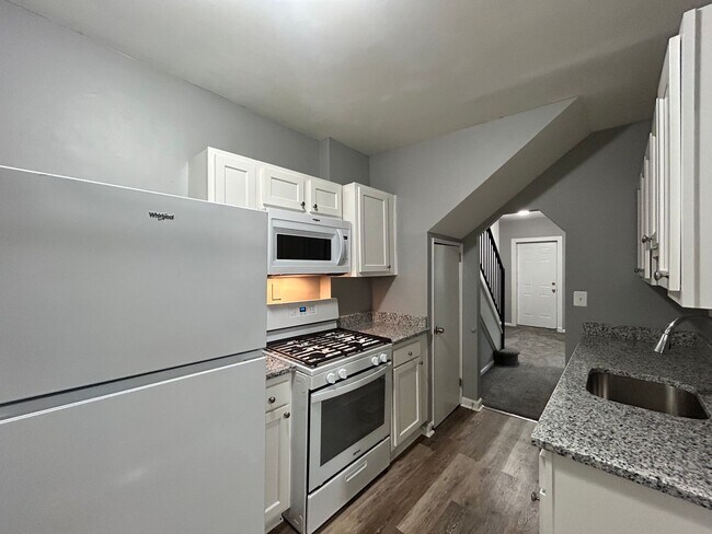 Building Photo - Baltimore - 3 Bedrooms, 1 Bathrooms Available!