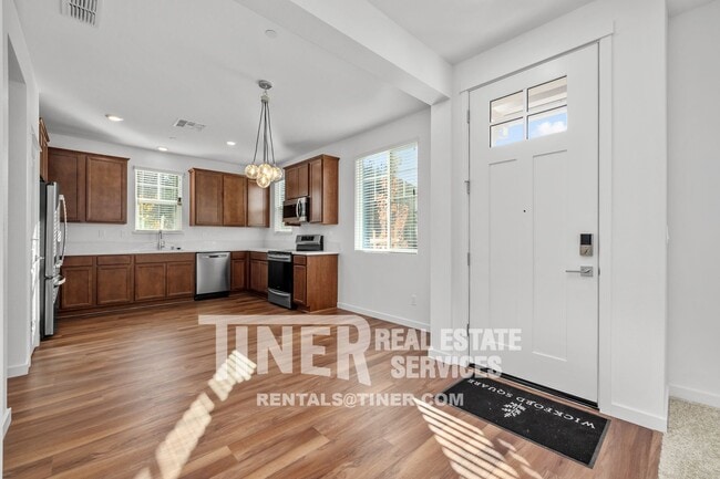 Building Photo - 220 Cinema St