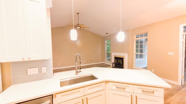 Building Photo - 14808 Bergerac Ct