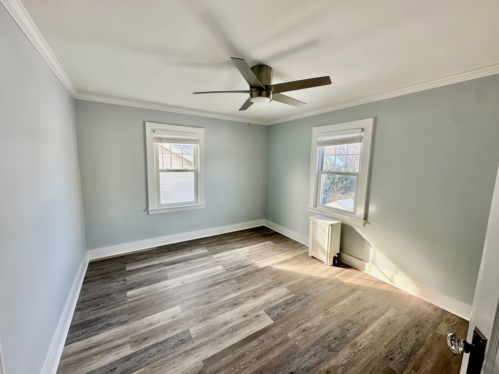 LIVING ROOM/BEDROOM - 10 Vernon Ave