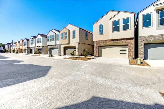 Primary Photo - 2903 El Fenice Ln