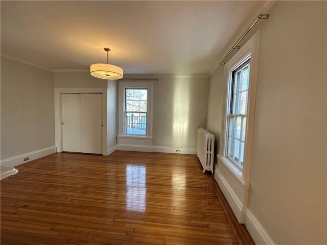 Building Photo - 5 Record St