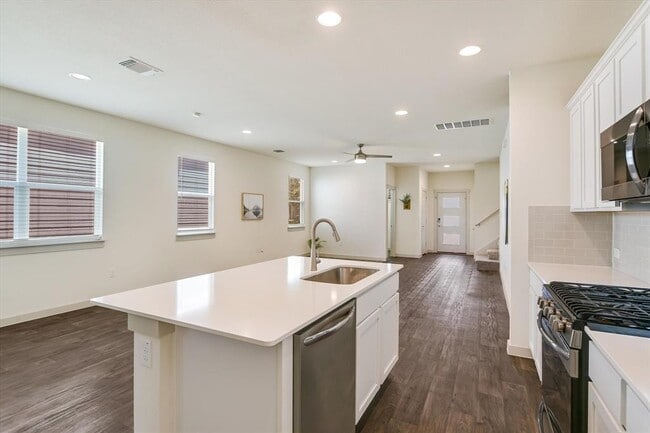 Building Photo - 4701 Canongate Dr