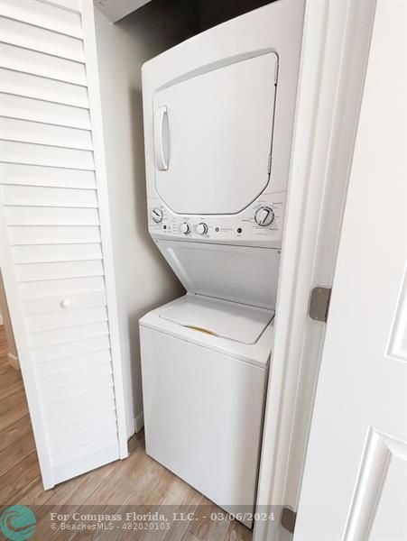 Building Photo - 520 SE 5th Ave