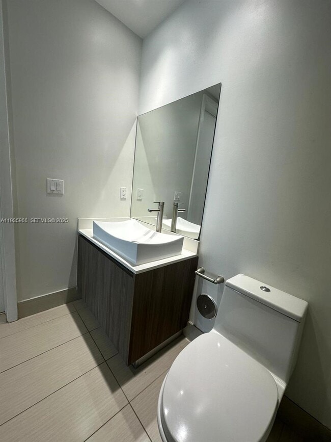 Building Photo - 201 SW 17th Rd